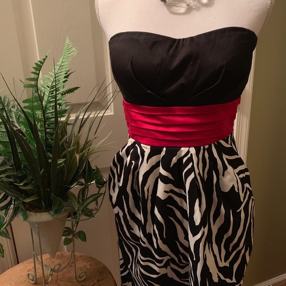 Gorgeous - Picture 1 of 3